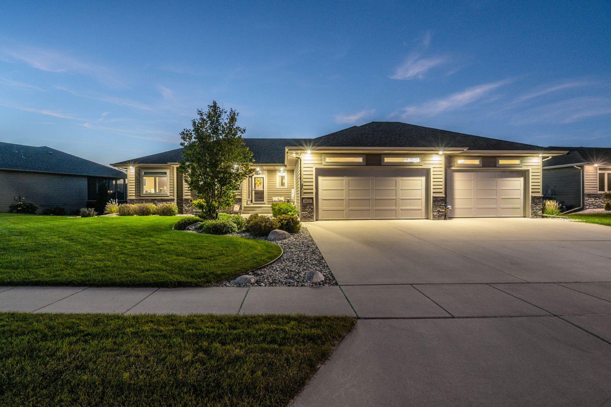 carousel-hero-element image-5