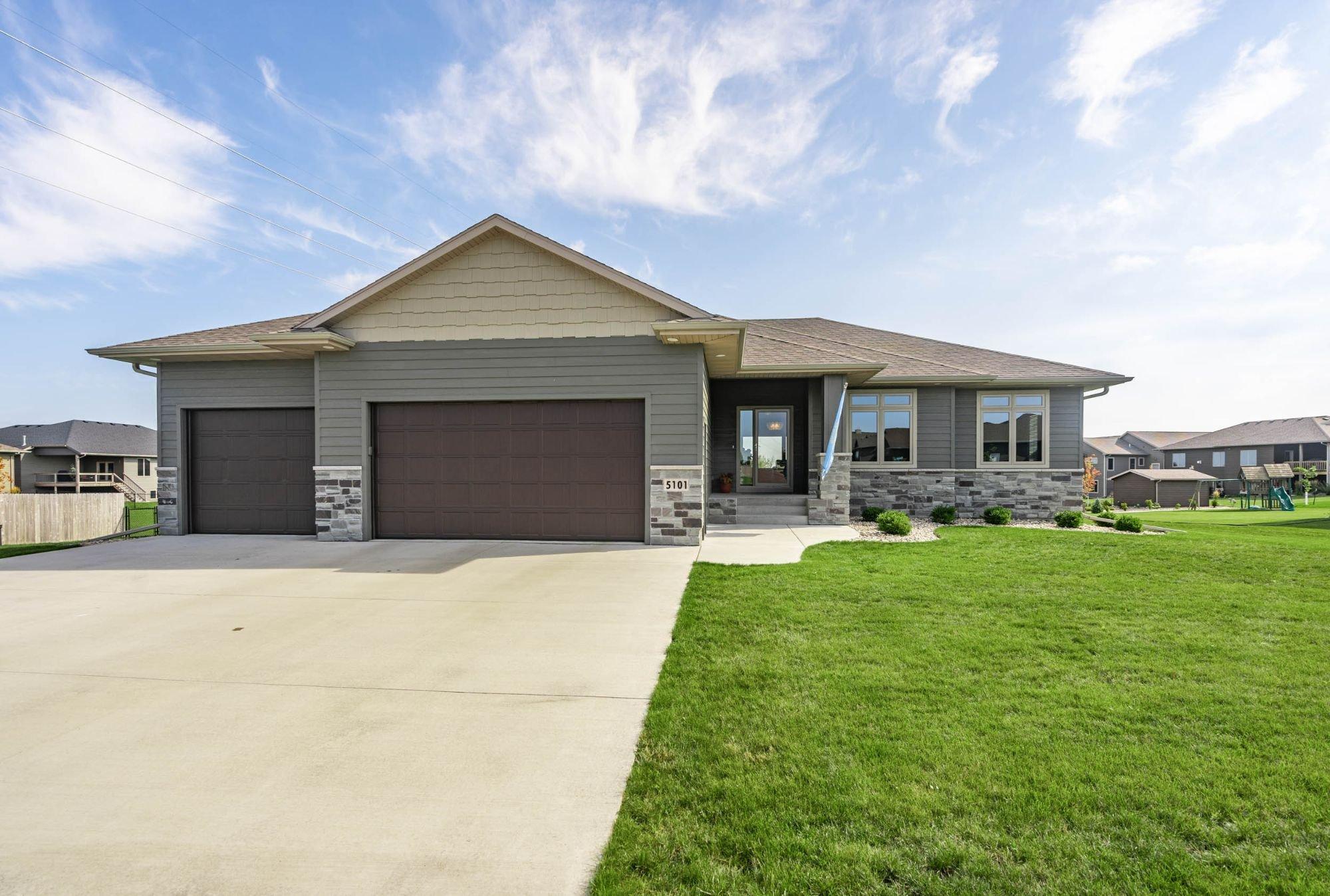 carousel-hero-element image-4