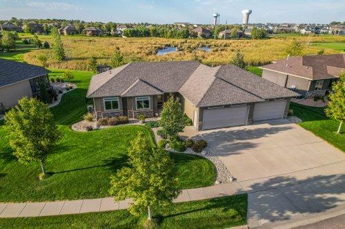 mobile - carousel-hero-element image-0